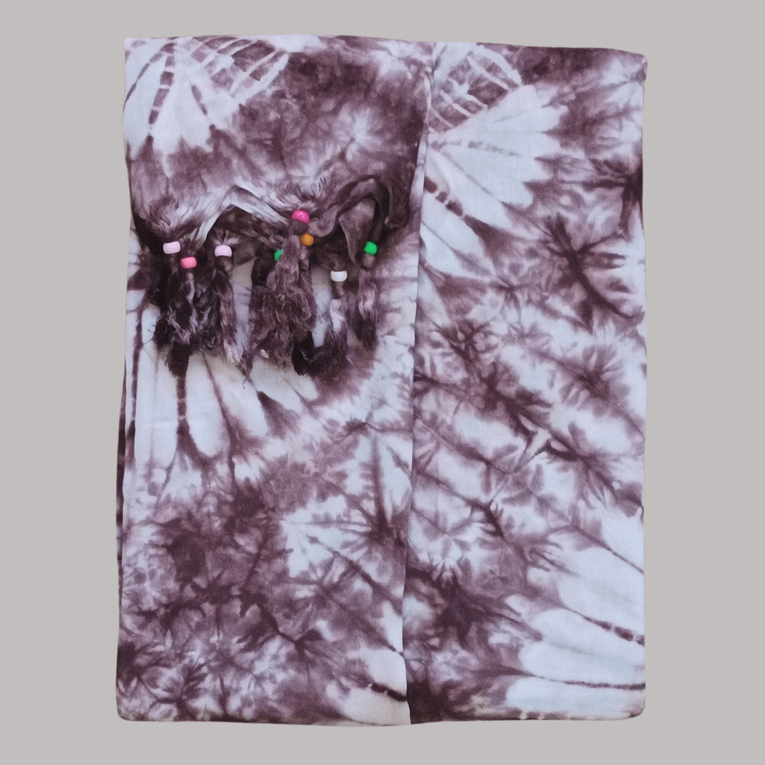 Pareo con estampado tribal africano color marrón chocolate ideal para playa o piscina.